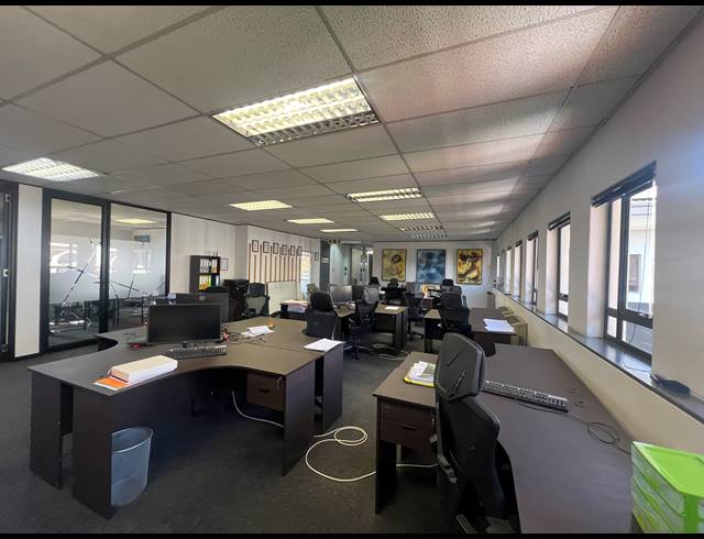 194M² OFFICE TO LET IN HYDE PARK